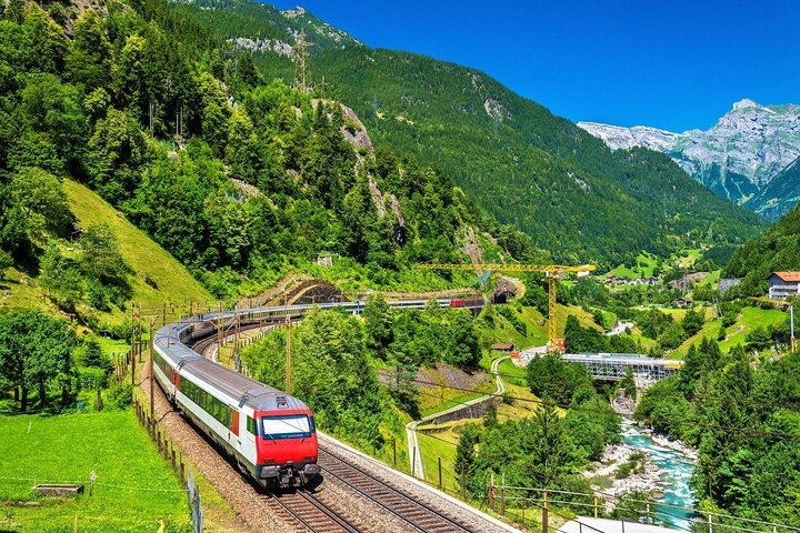 September Hiking Trails in the Swiss Alps