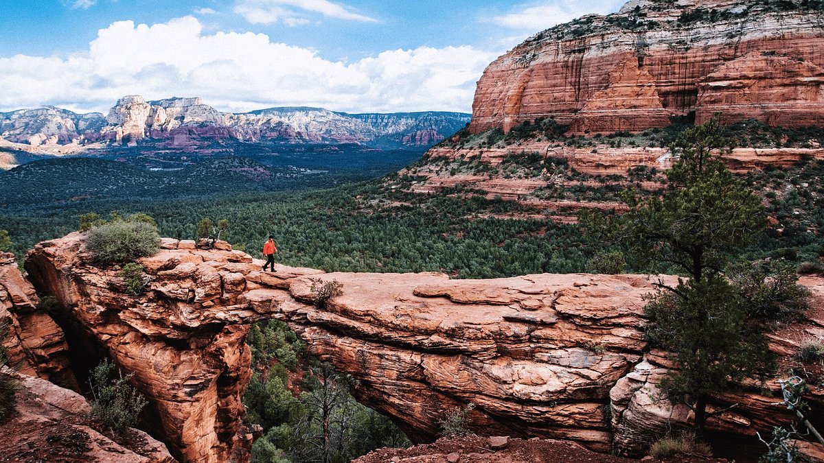 Reflections in Sedona: A Solo Traveler’s Guide to Peaceful December Retreats