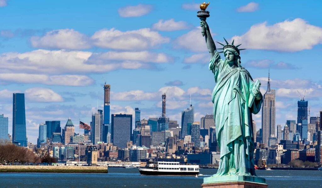 Top Places to Travel in June in the U.S.: Best Destinations for Summer Adventures 31 Places to travel in June in the U.S.